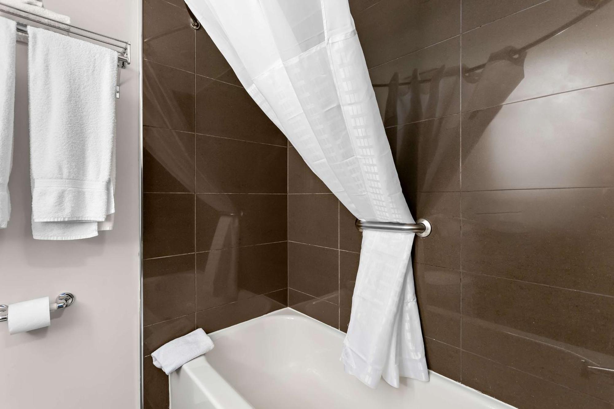 Surestay Plus By Best Western Windsor Extérieur photo